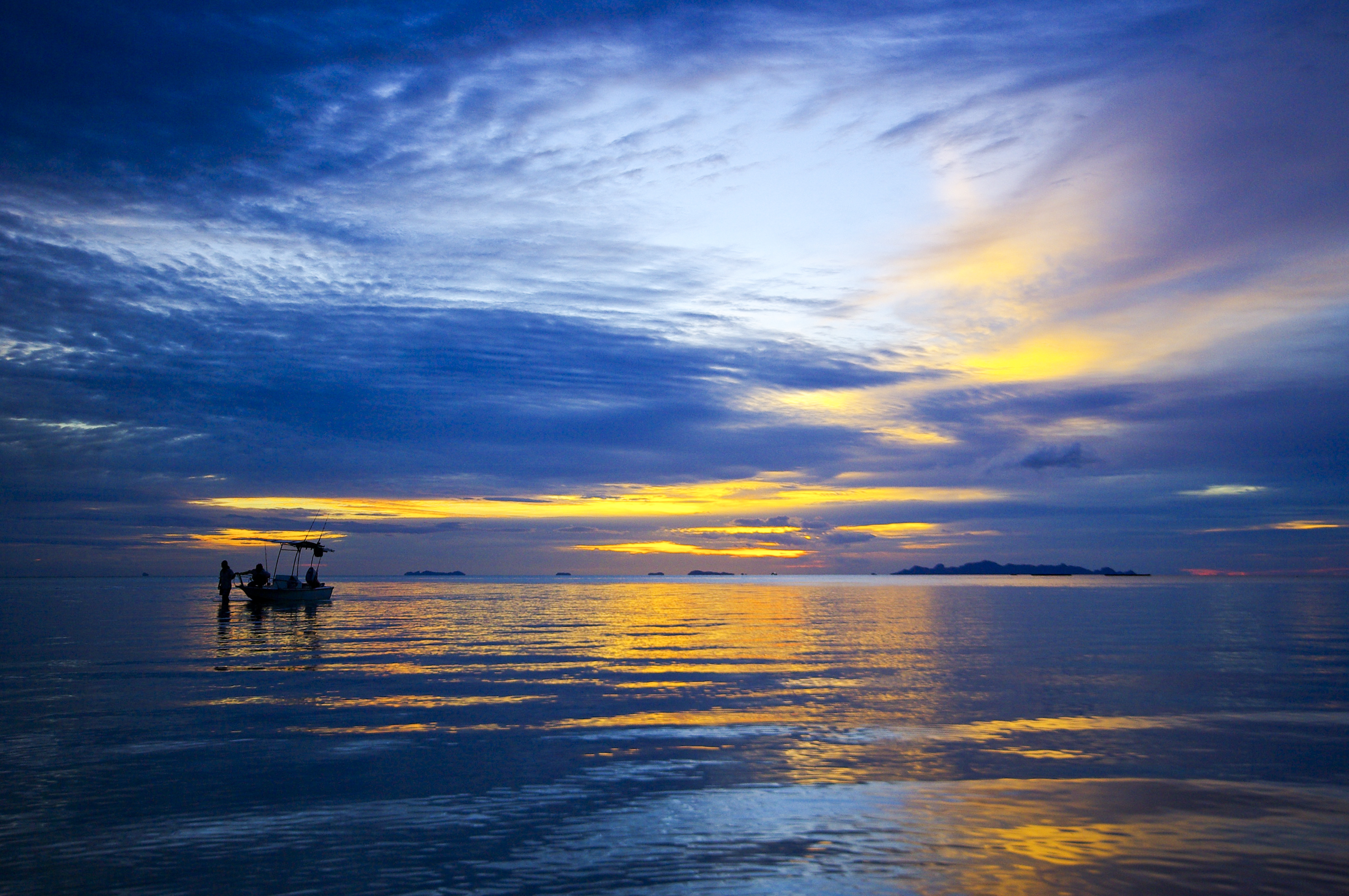 sunset-with-boat-samui-thailand-sea-sbi-301086691.jpg